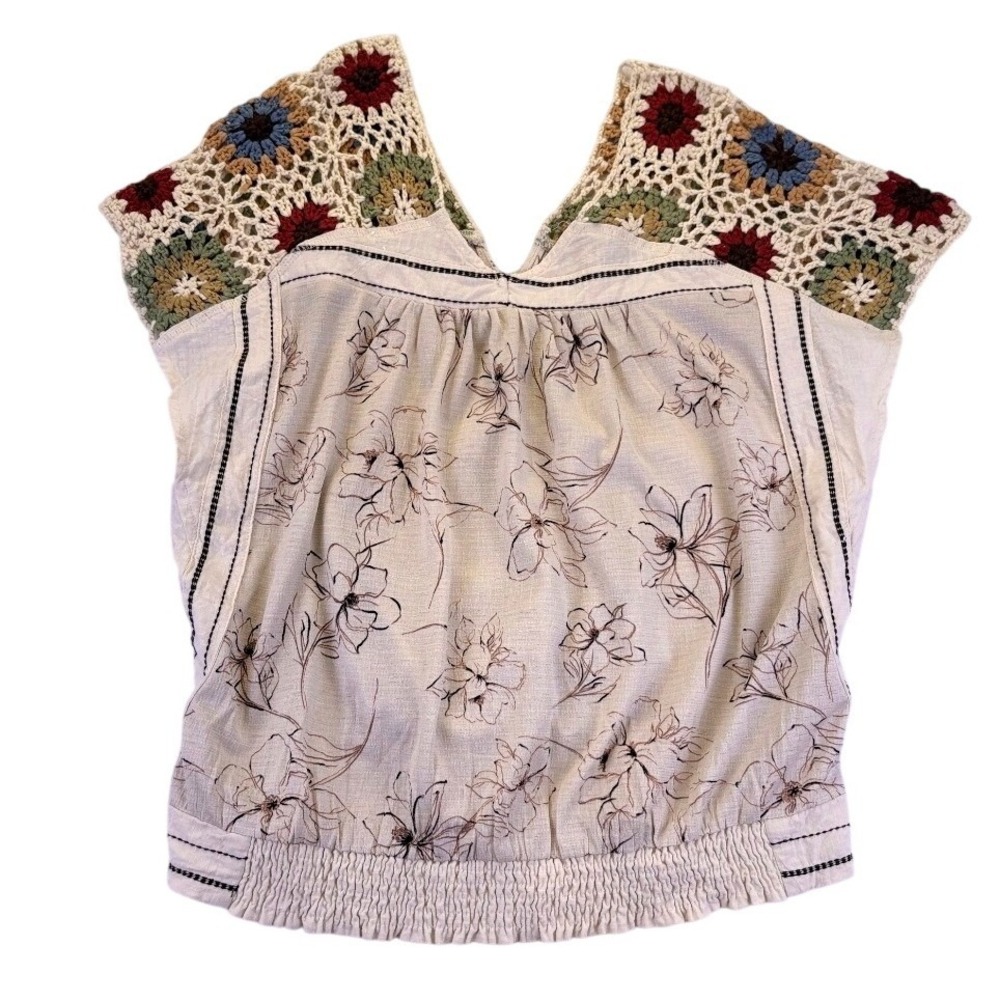 Gimmicks by BKE Floral Crochet Granny Square Boho Top Cream Small Peasant Hippie